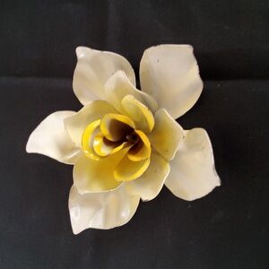 Vintage Metal Flower Brooch.